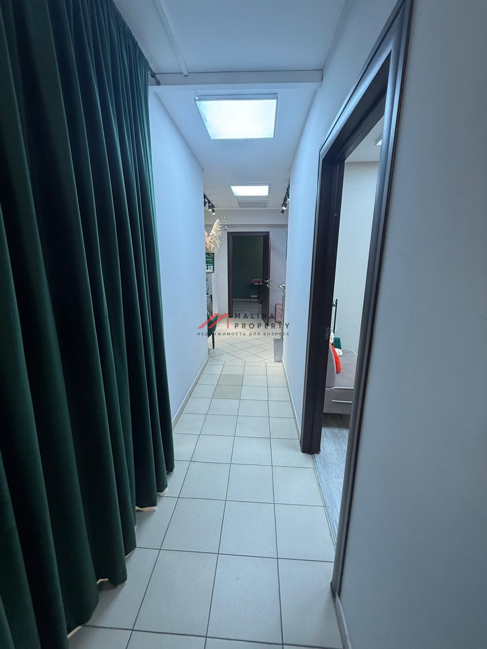 Продажа нежилого помещения с арендаторами 