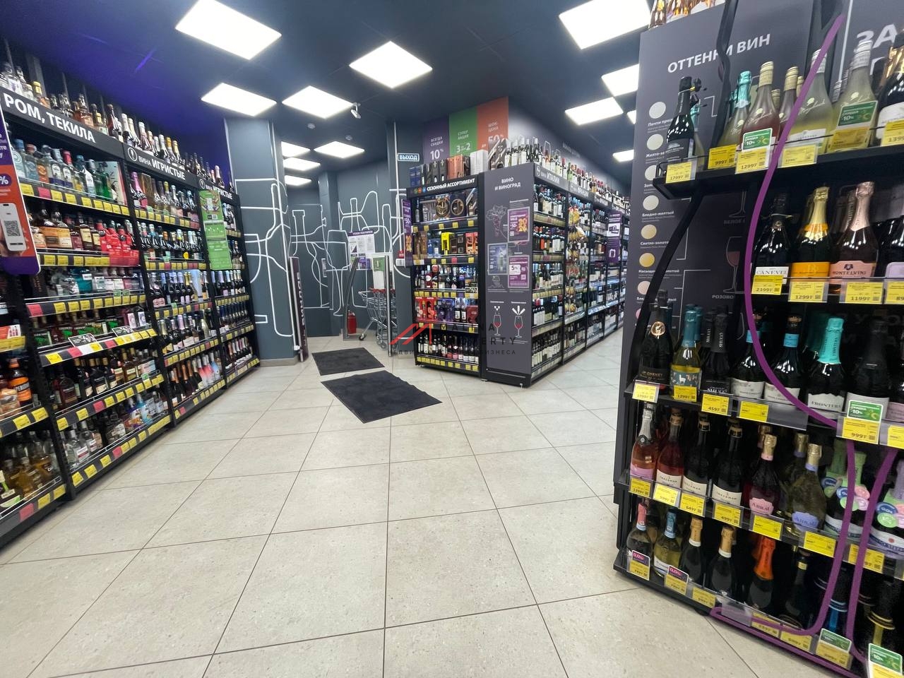 Продажа торгового помещения с арендатором Винлаб 