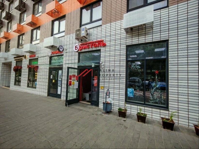 Продажа торгового помещения с арендатором Бристоль