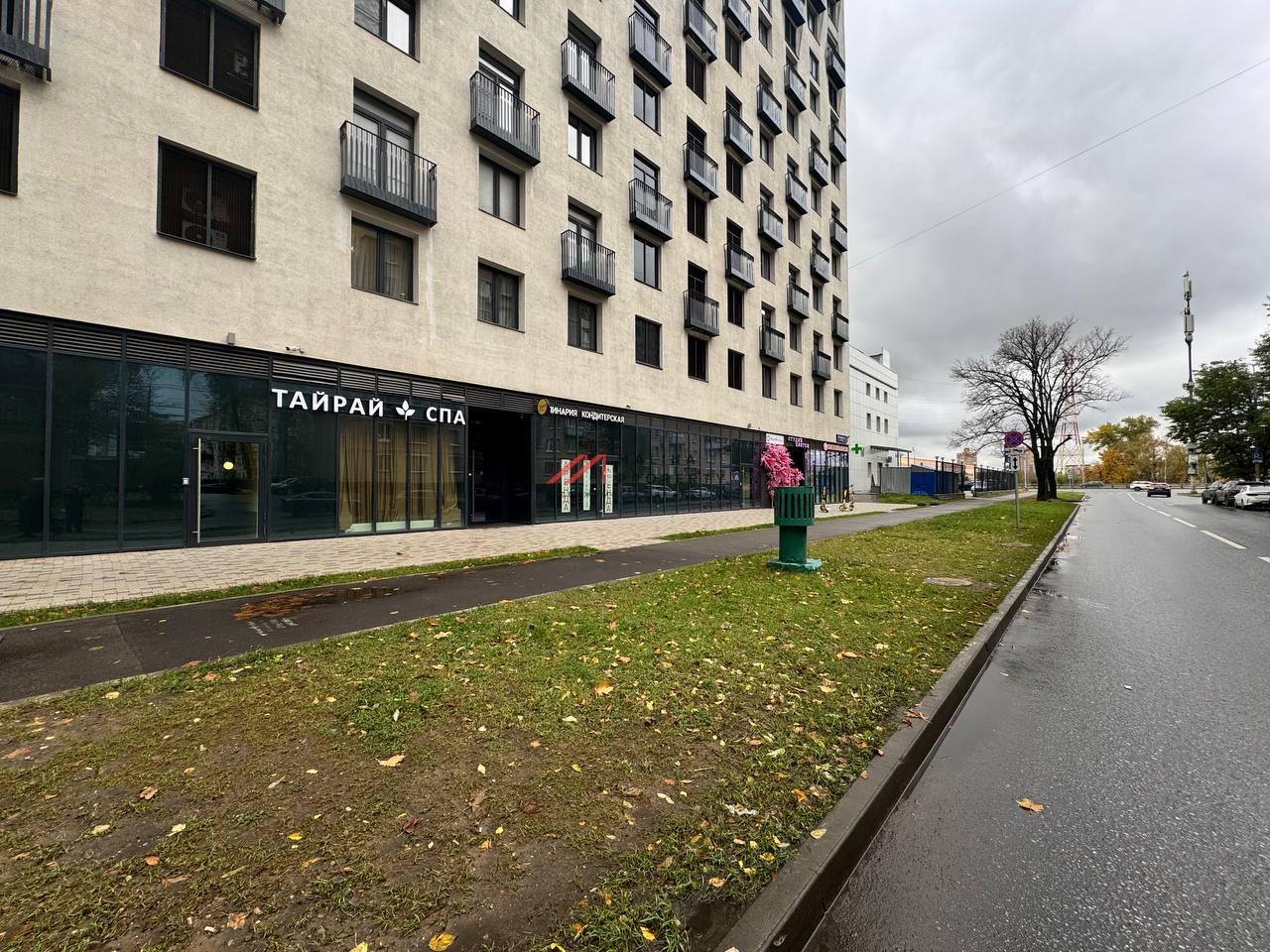 Продажа помещения с арендатором Строительный магазин