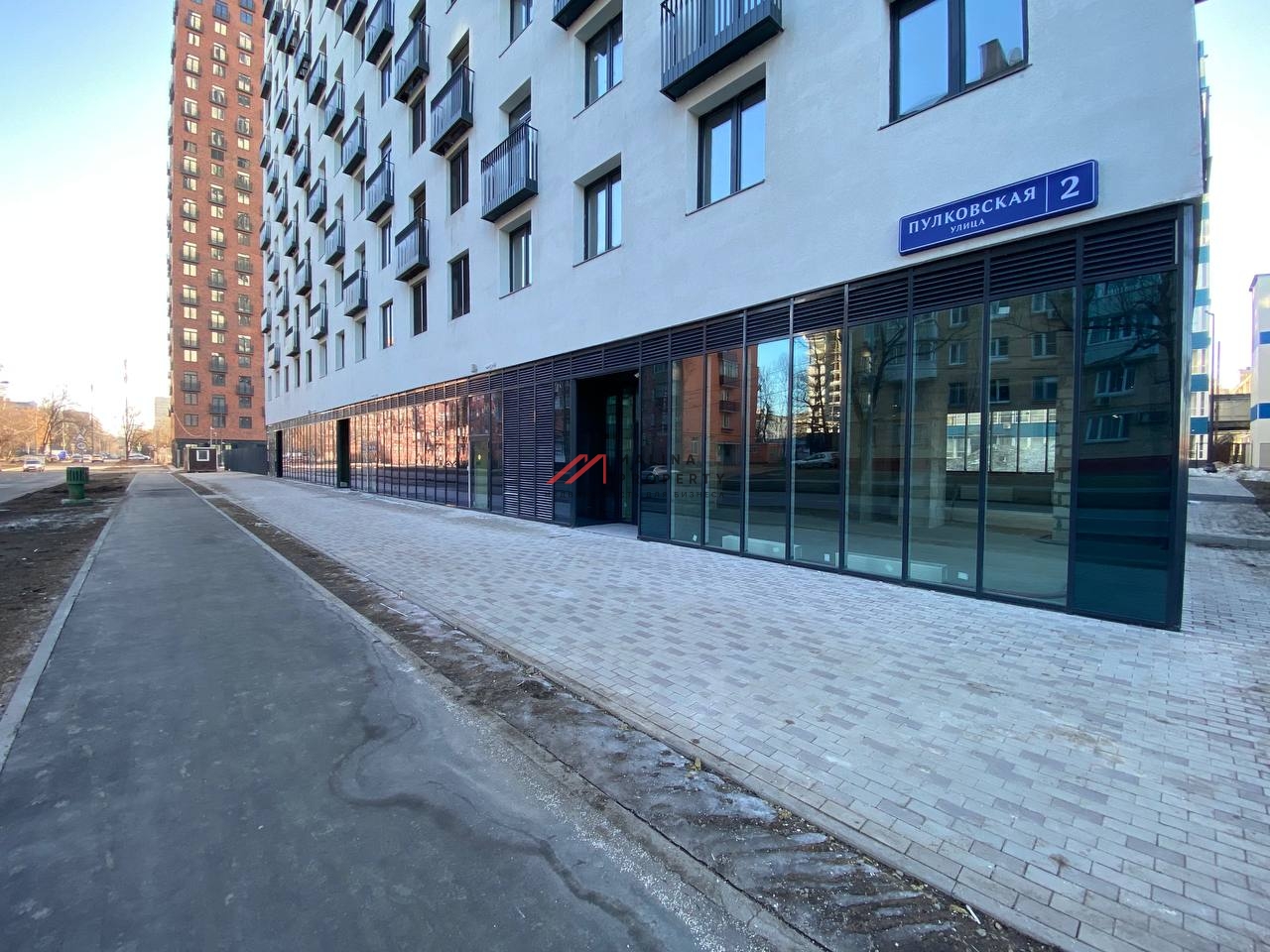 Продажа помещения с арендатором Строительный магазин