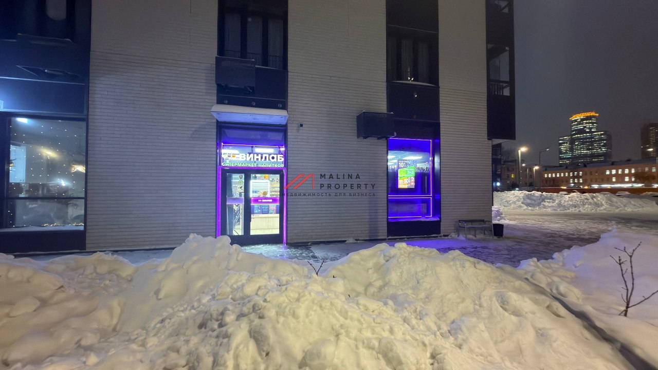 Продажа торгового помещения с арендатором "Винлаб" 