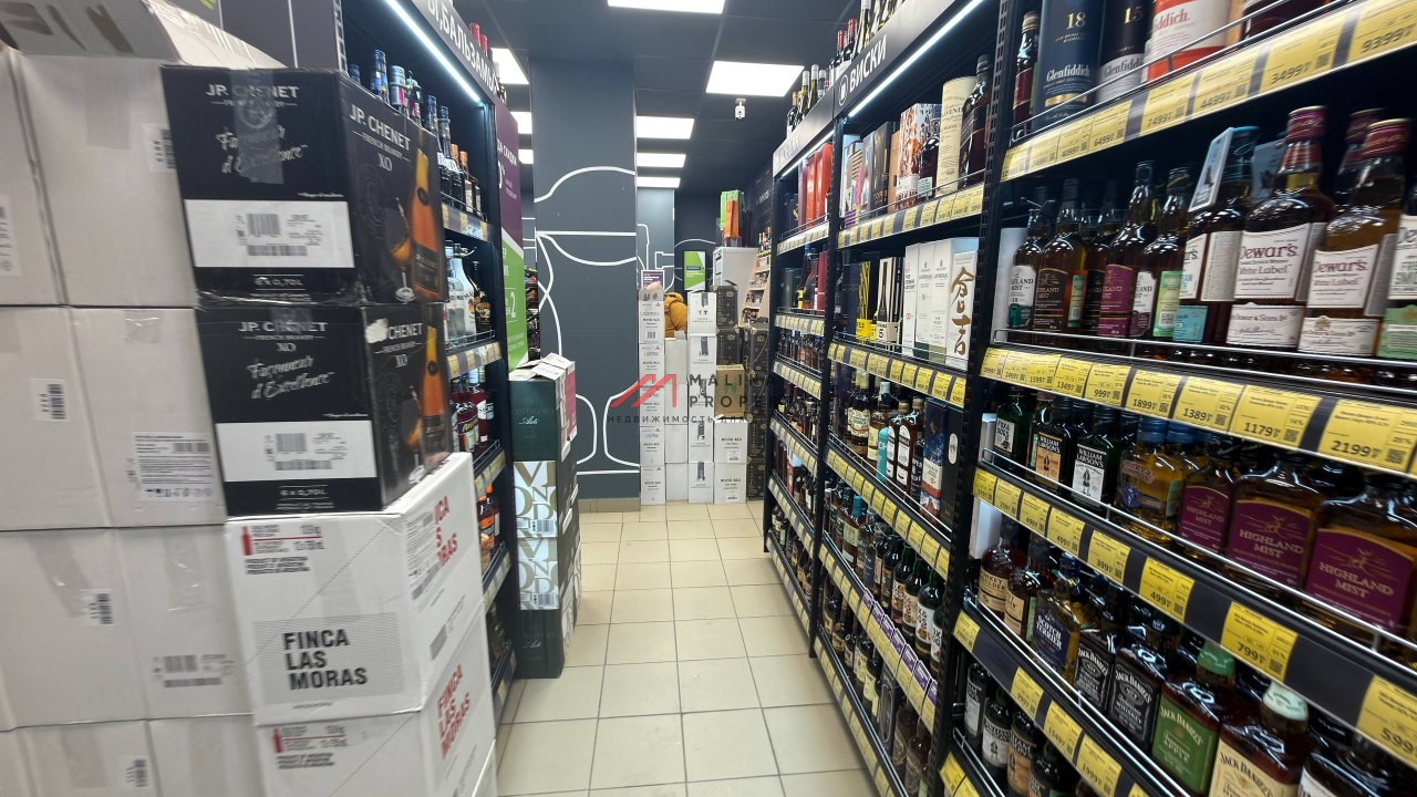 Продажа торгового помещения с арендатором "Винлаб" 