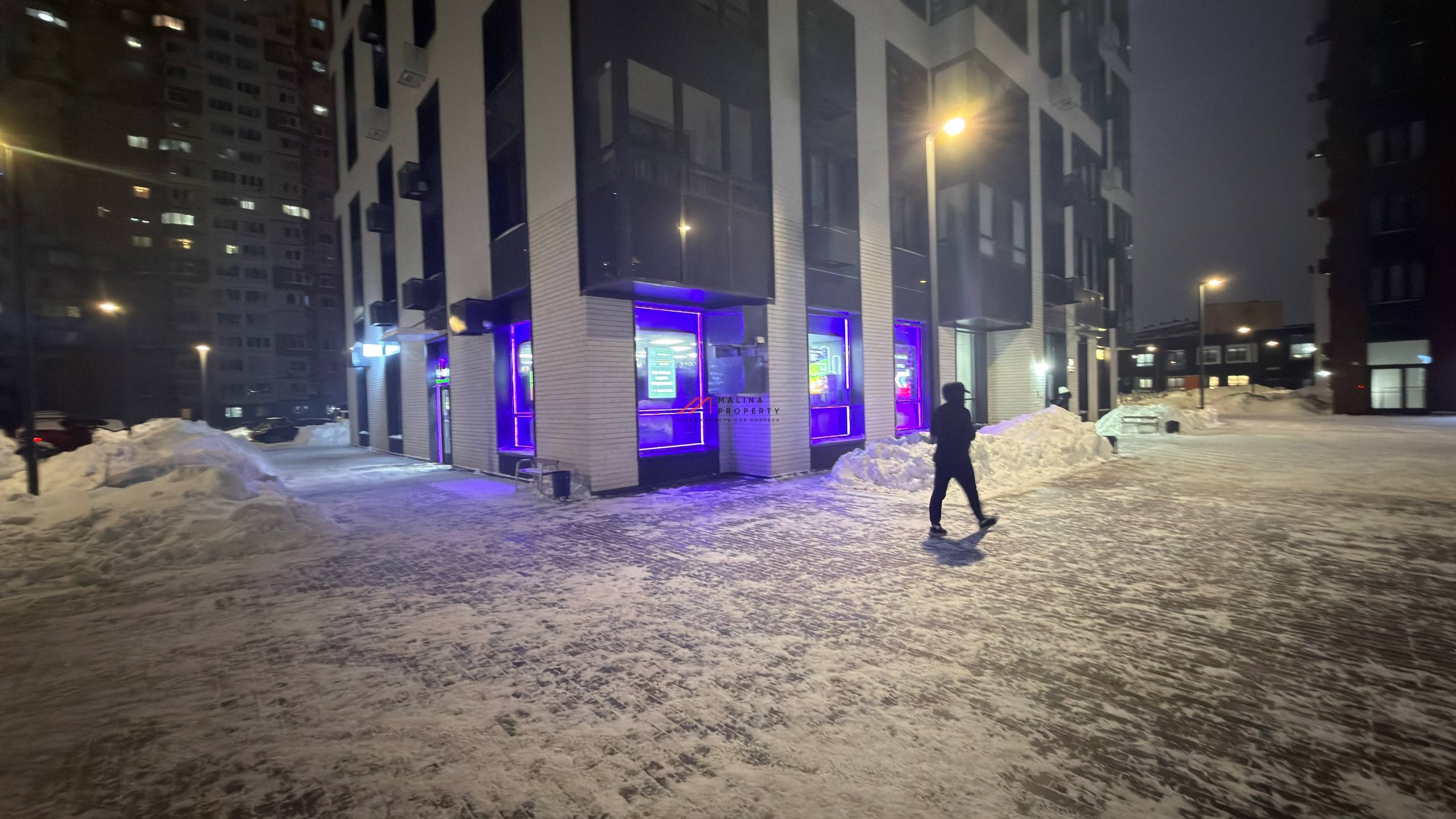 Продажа торгового помещения с арендатором "Винлаб" 