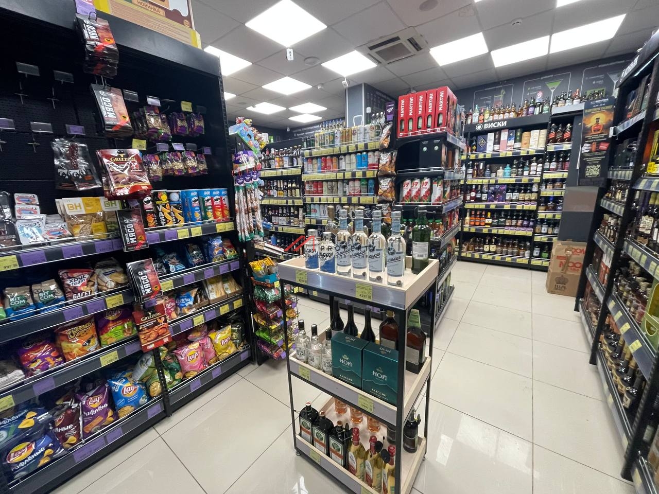 Продажа помещения с магазином Винлаб у метро Братиславская