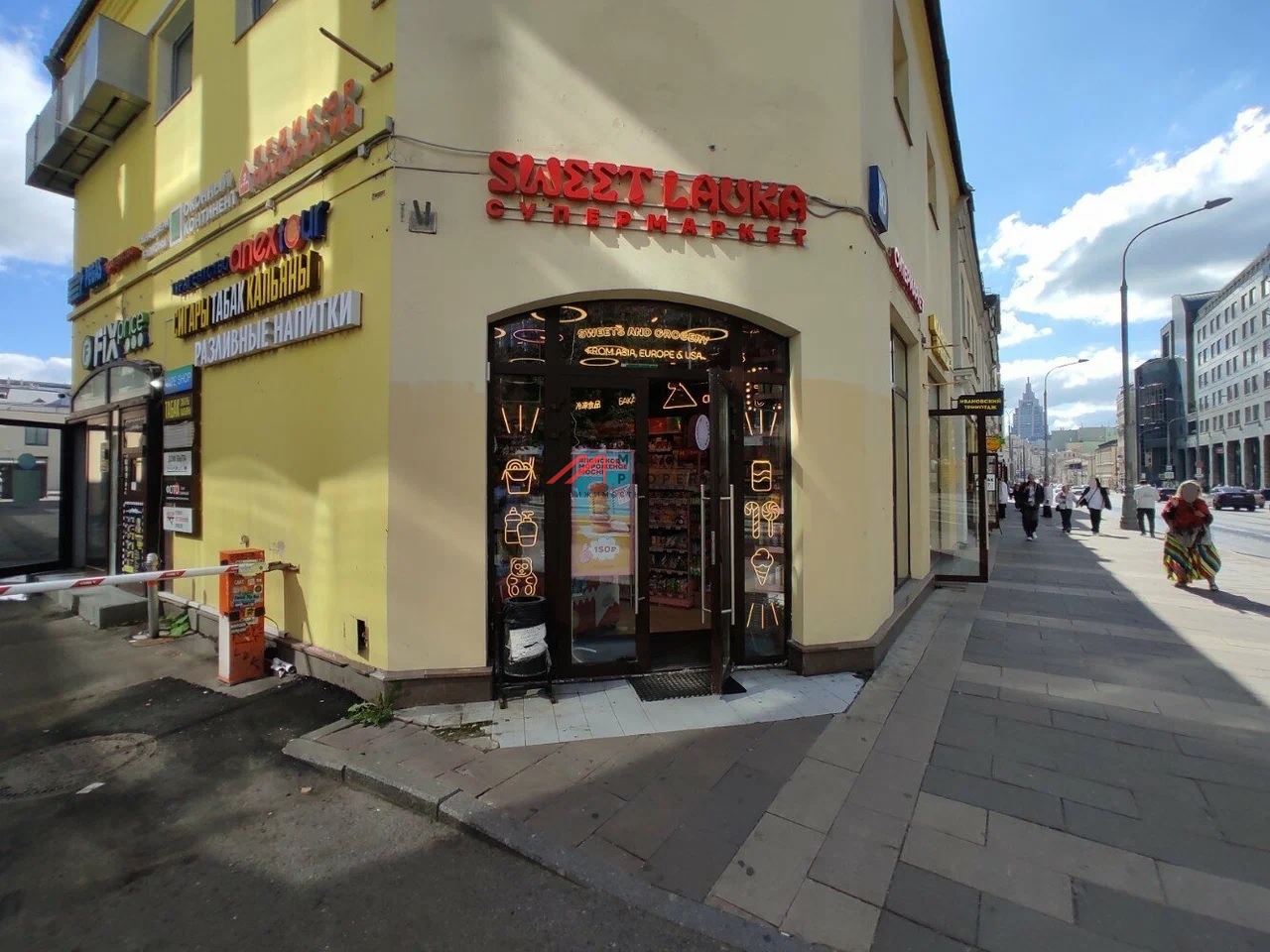 Аренда торгового помещения у метро Менделеевская 