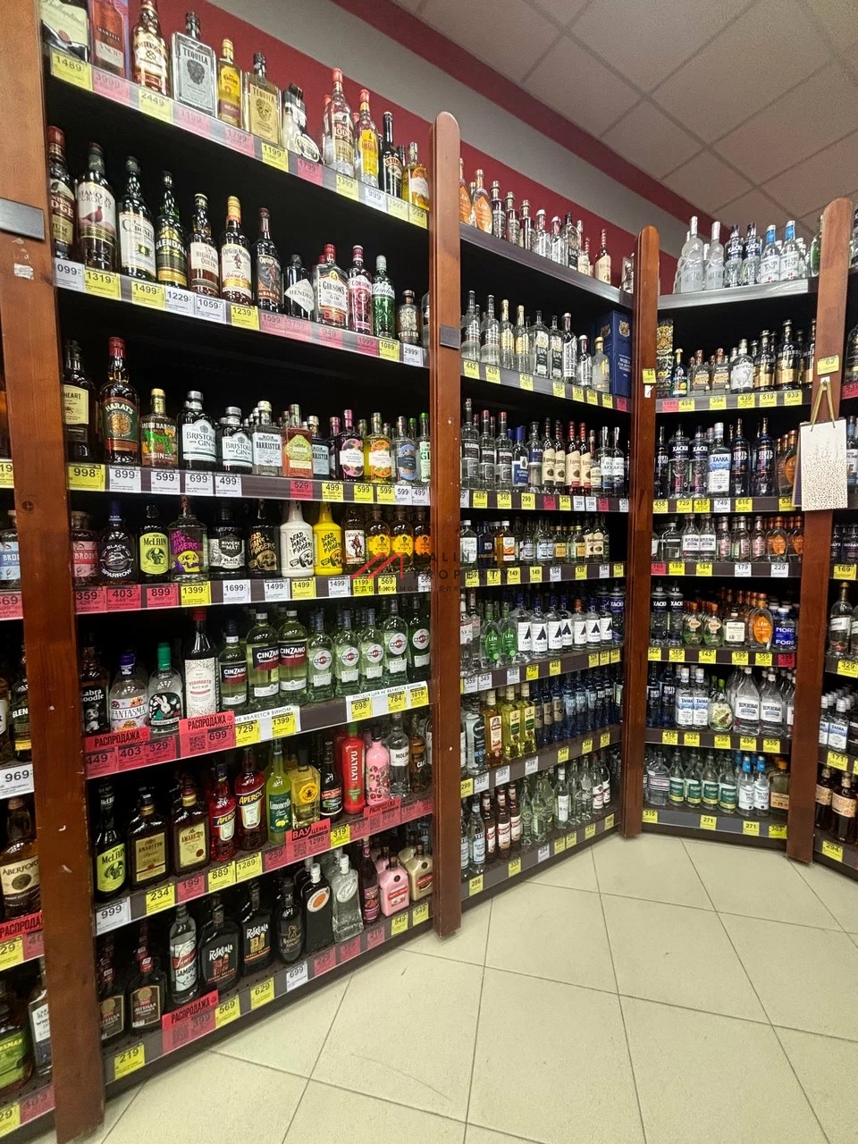 Продажа торгового помещения с арендатором "Бристоль"