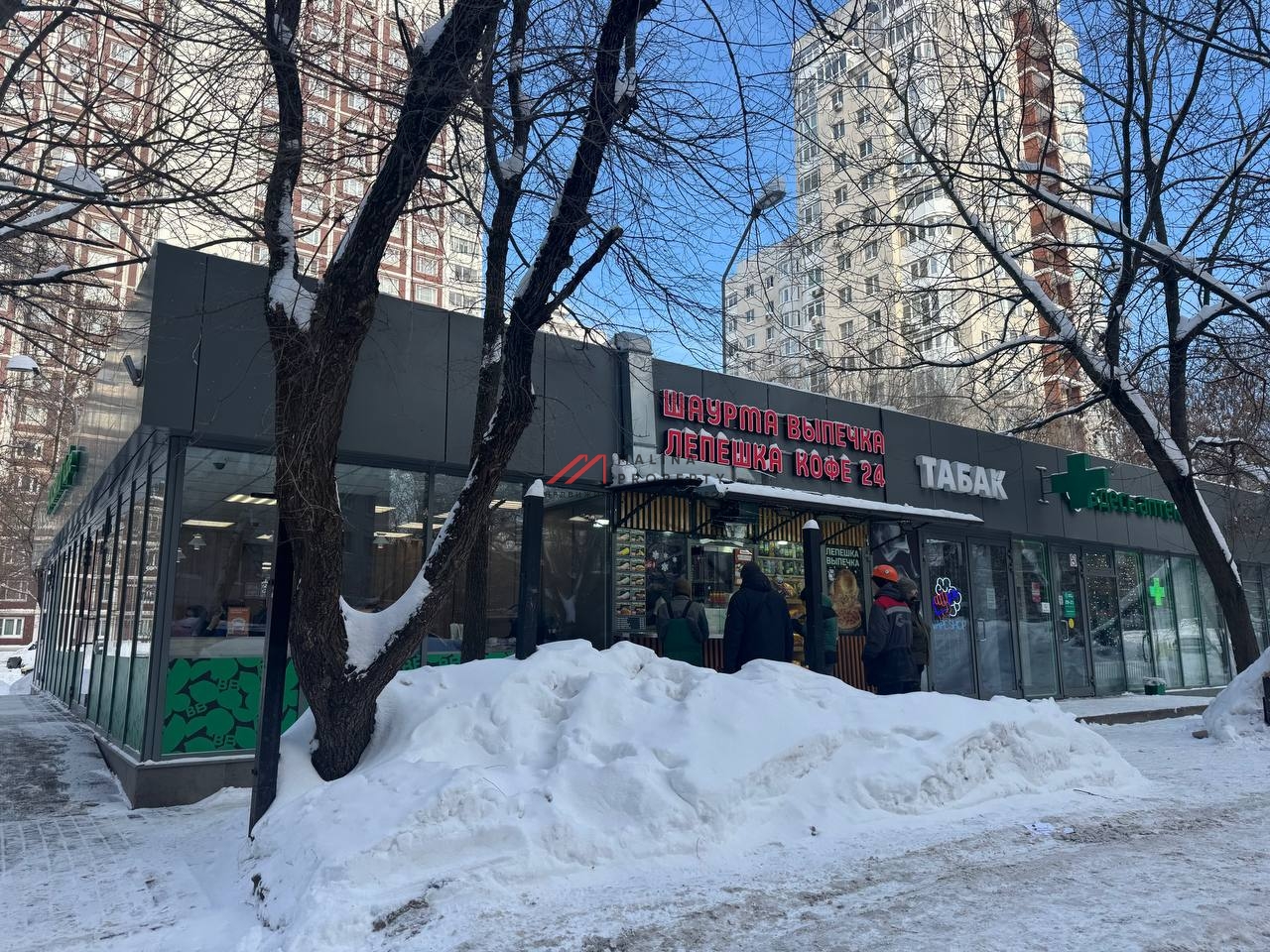 Продажа торгового здания с арендаторами 