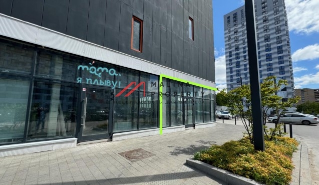 Аренда торгового помещения в здании паркинга 