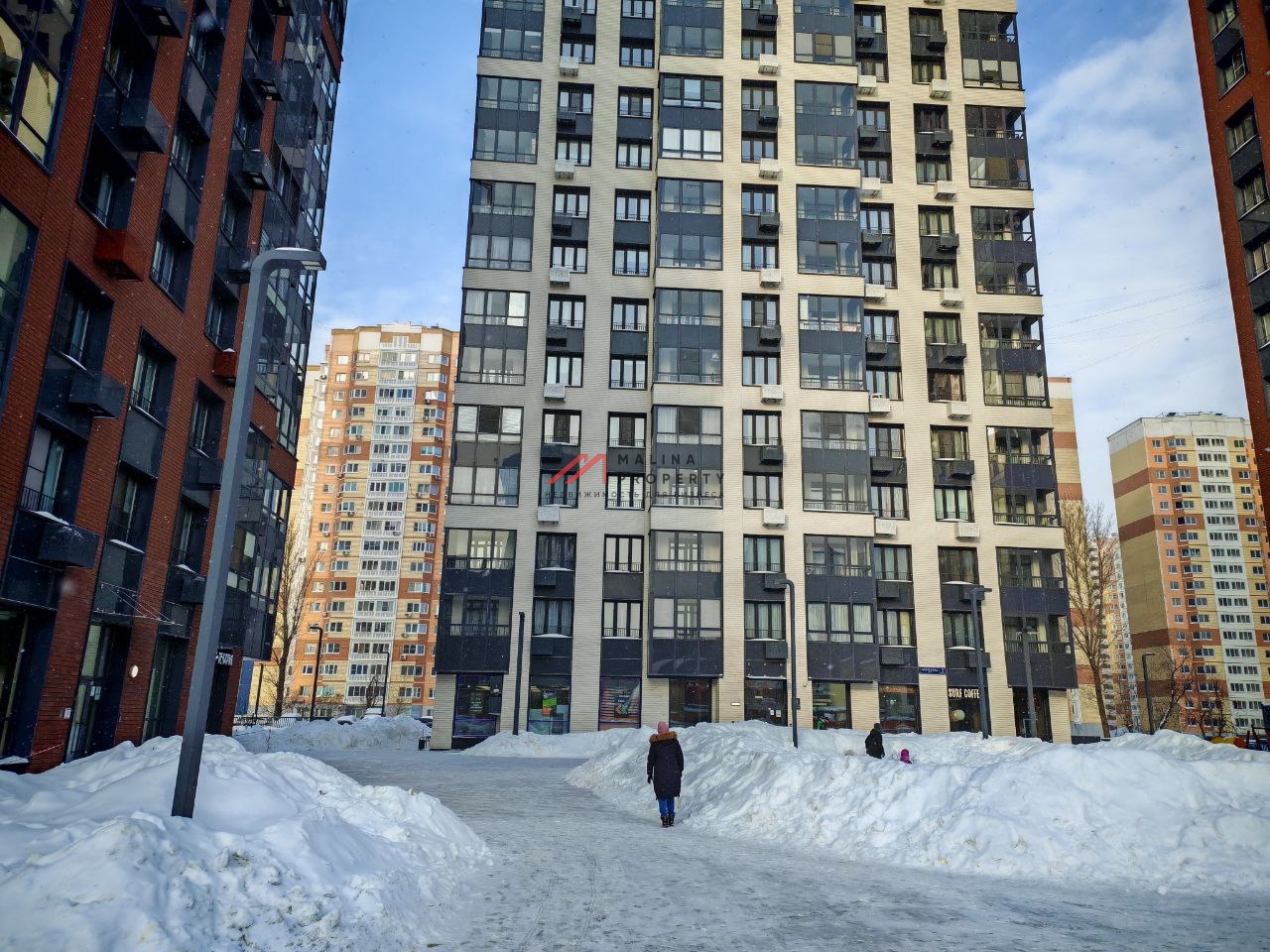 Продажа торгового помещения с арендатором "Винлаб" 