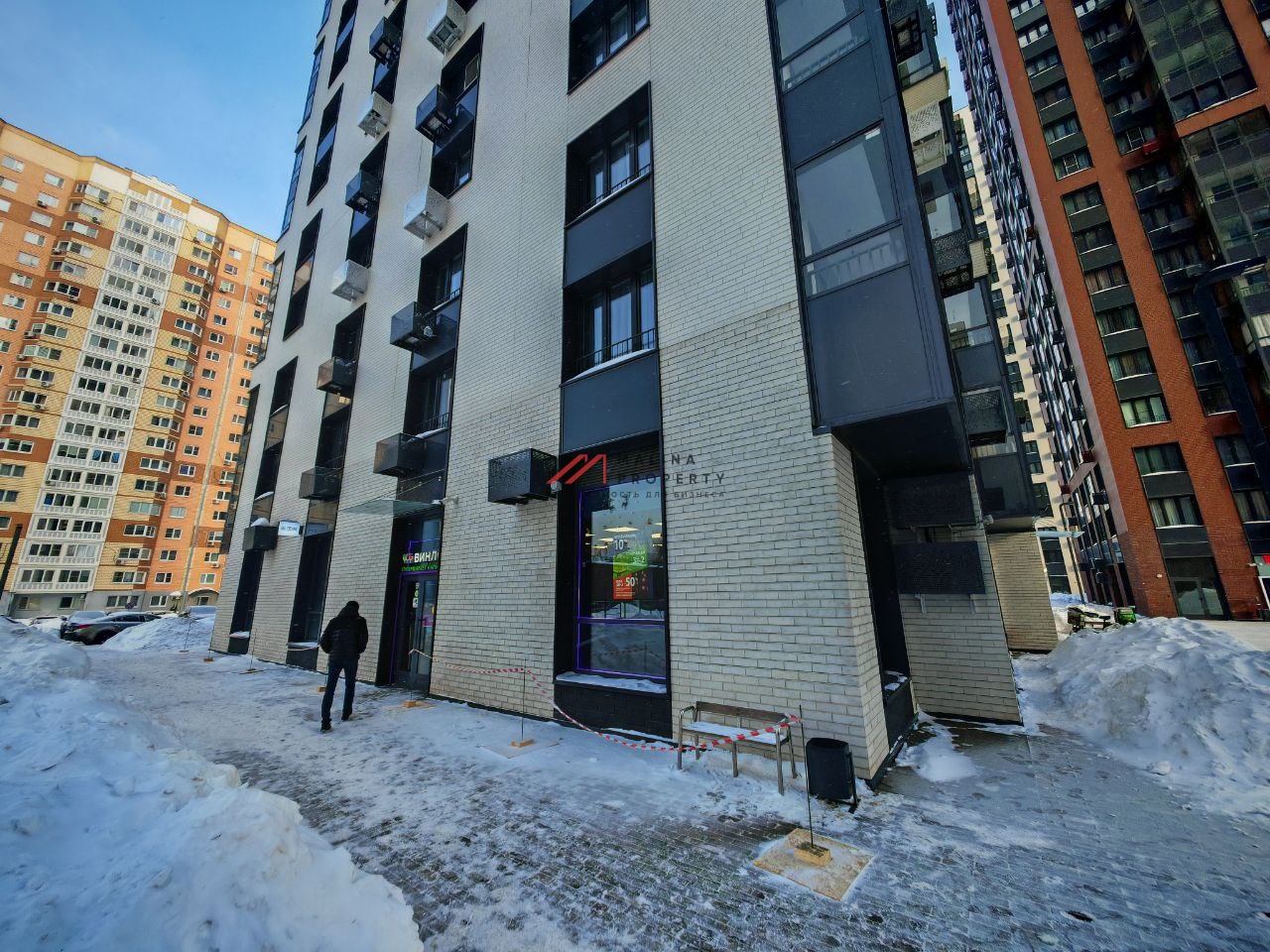 Продажа торгового помещения с арендатором "Винлаб" 