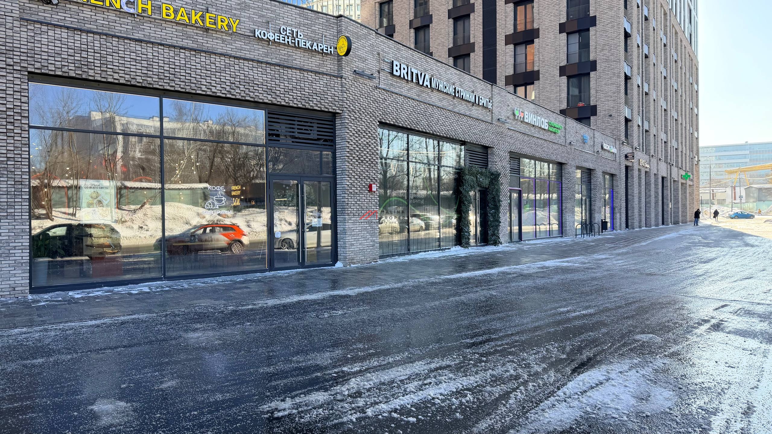 Аренда торгового помещения в ЖК "EVER-2". 1-я линия