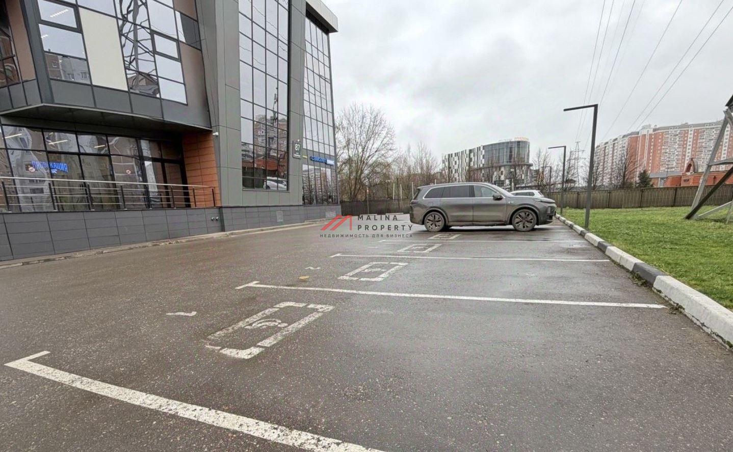 Продажа торгового помещения с арендаторами в БЦ "WeStar"