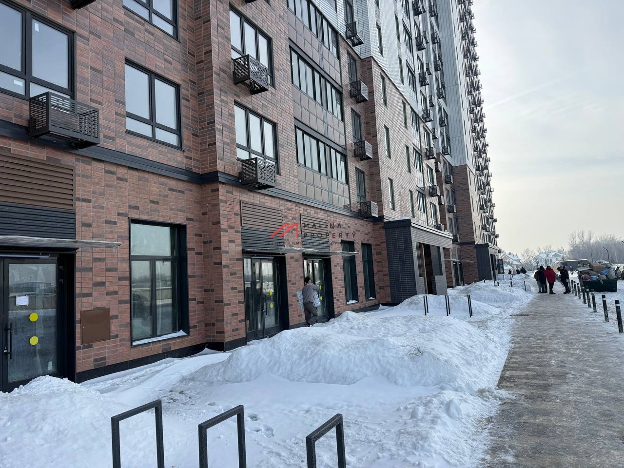 Продажа помещения в жилом комплексе 1-ый Южный