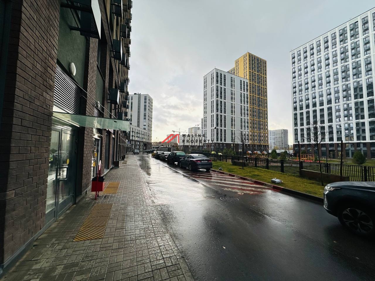 Продажа торгового помещения в ЖК Лучи-2