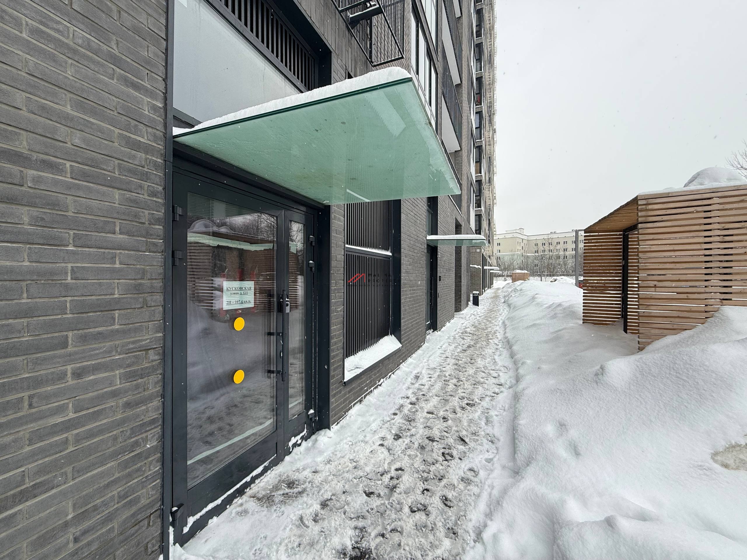 Продажа торгового помещения с арендатором Винлаб 