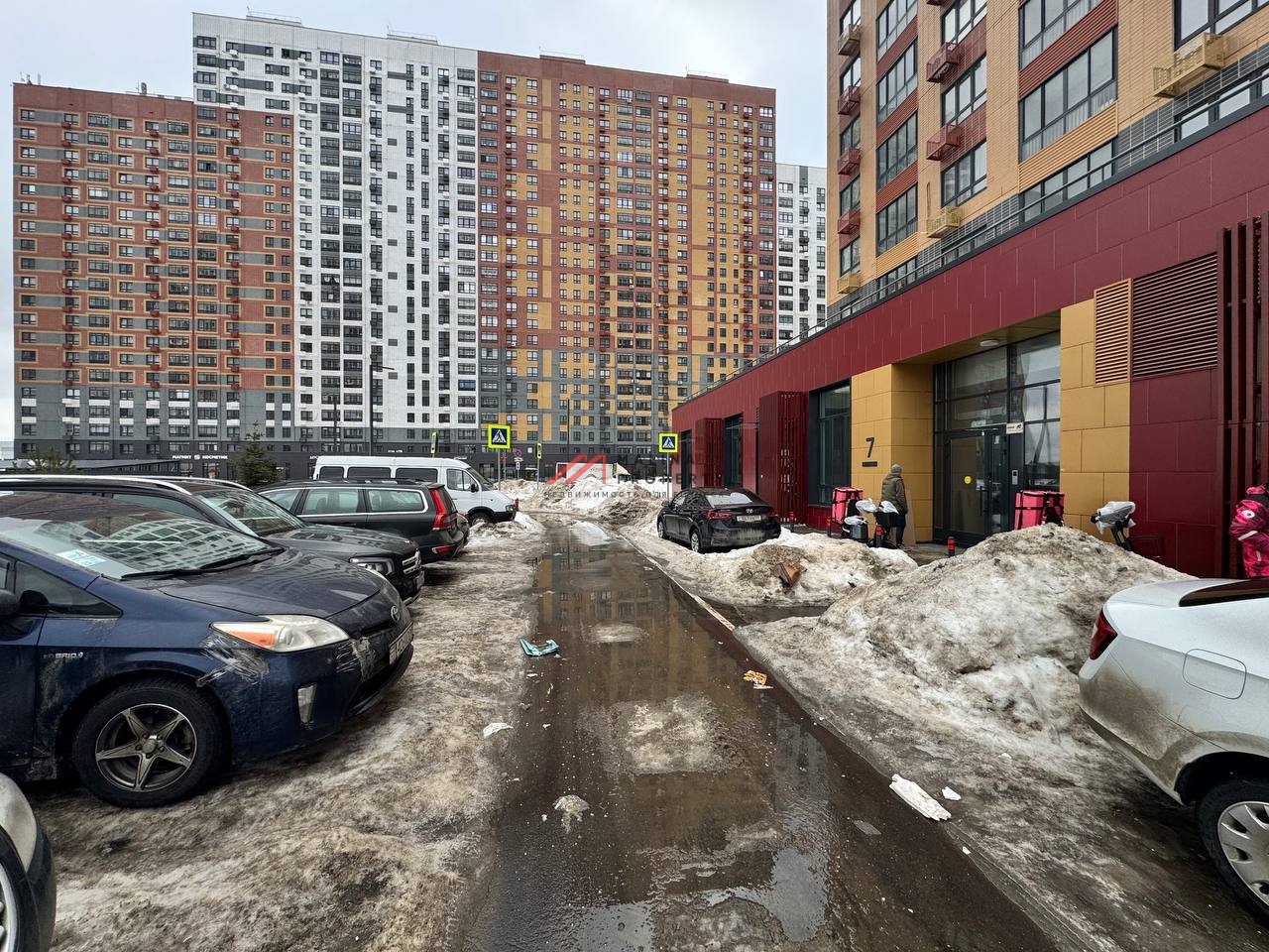 Продажа помещения с арендатором Самокат в ЖК "Южная Битца"