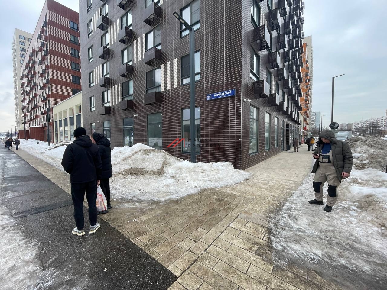 Аренда углового помещения в центре ЖК "Никольские Луга" 