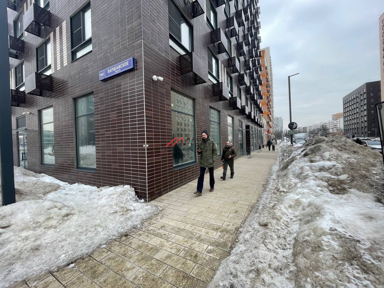 Аренда углового помещения в центре ЖК "Никольские Луга" 