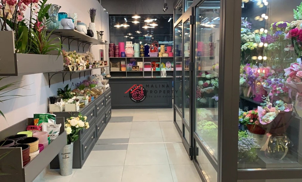 Продажа помещения с арендатором магазин цветов
