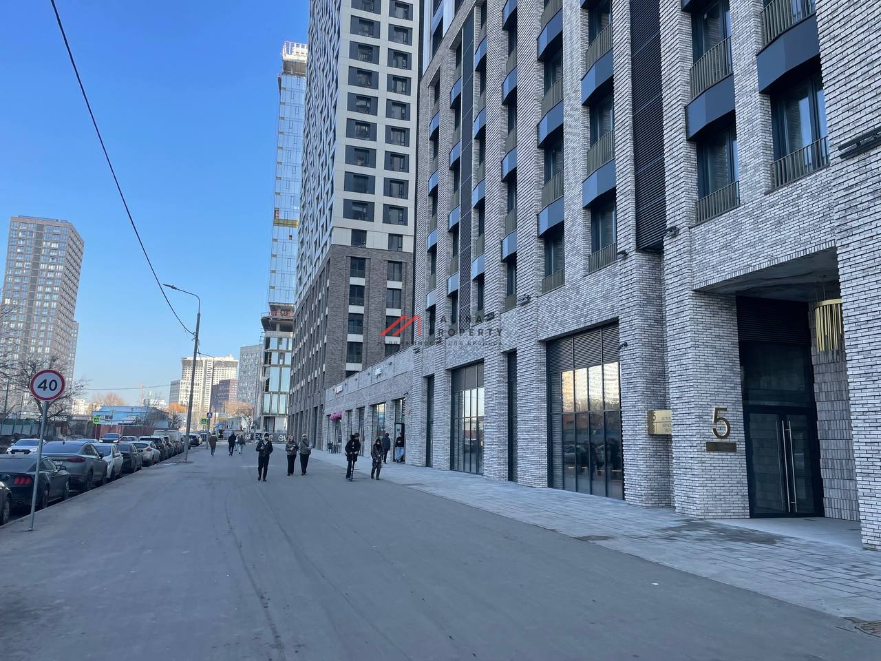 Аренда торгового помещения в ЖК "EVER-2". 1-я линия