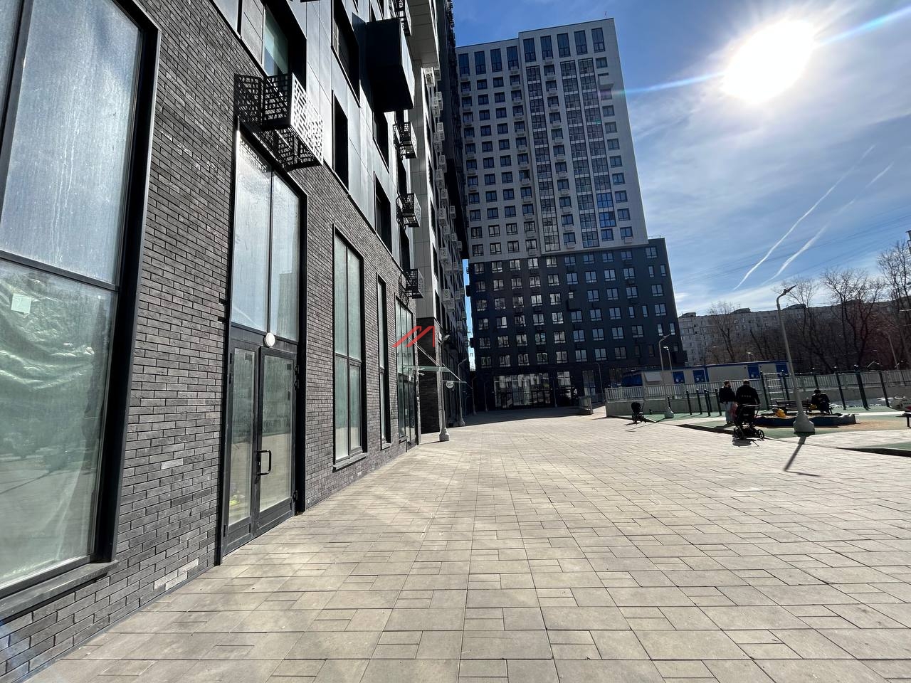 Продажа торгового помещения в жилом комплексе Селф