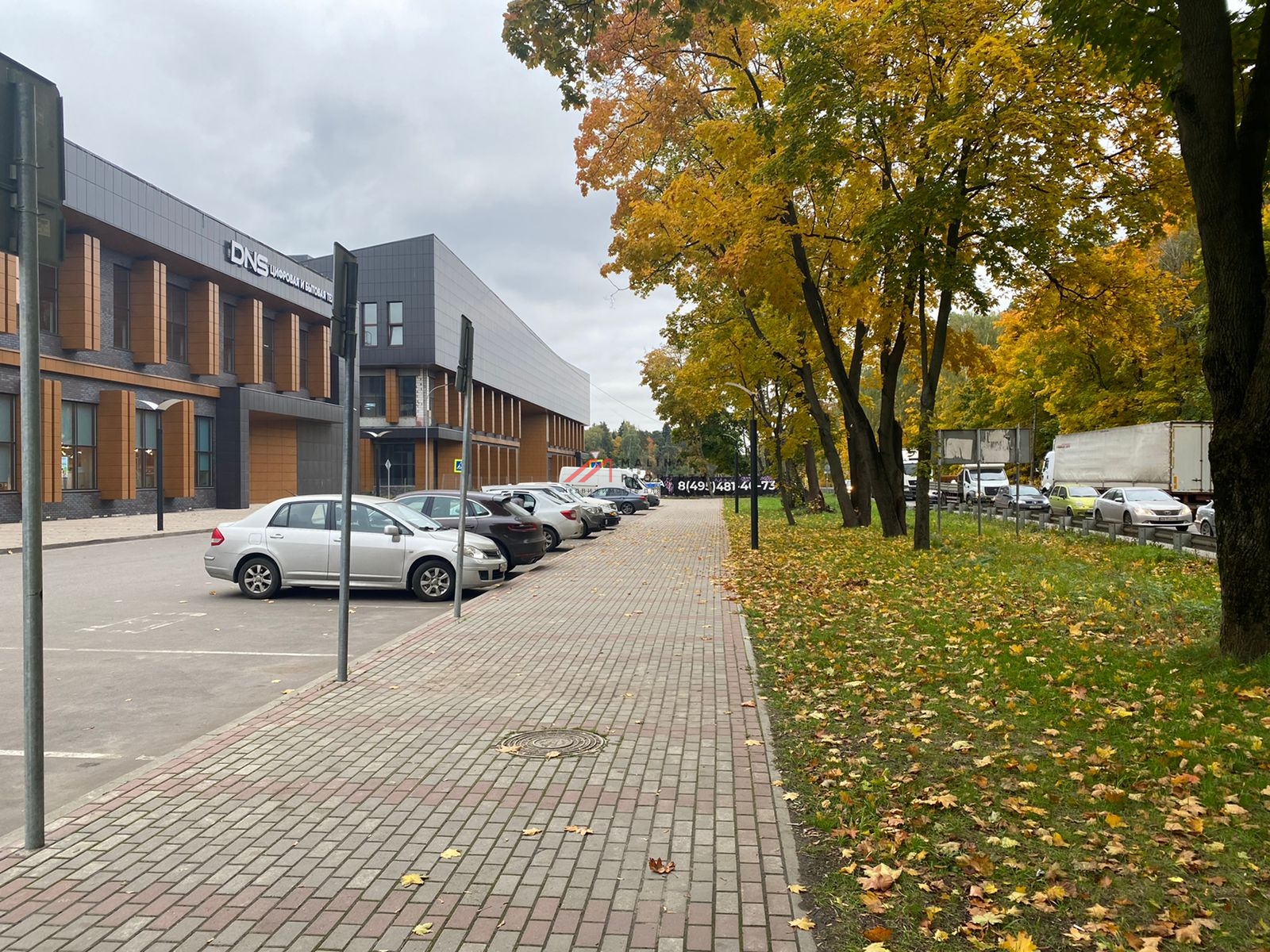 Продажа двух торгово-офисных центров в поселке "Малаховское озеро" 