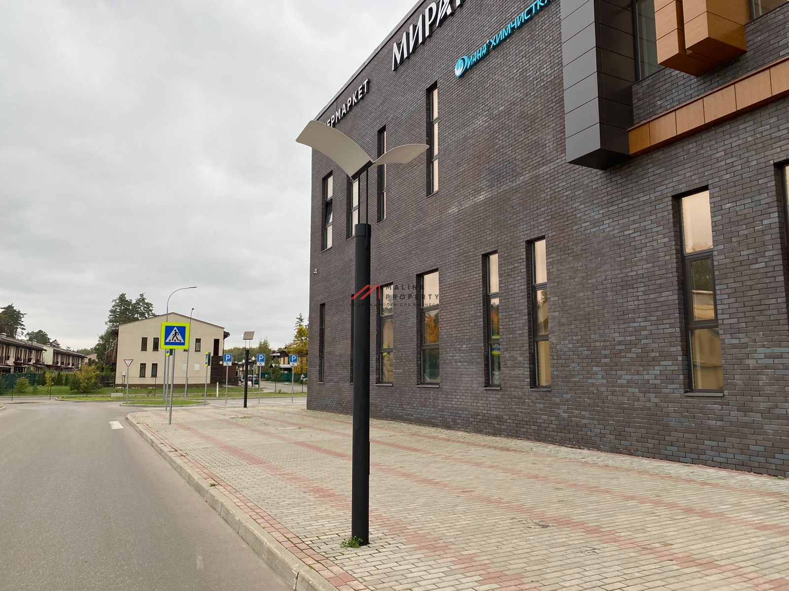 Продажа двух торгово-офисных центров в поселке "Малаховское озеро" 