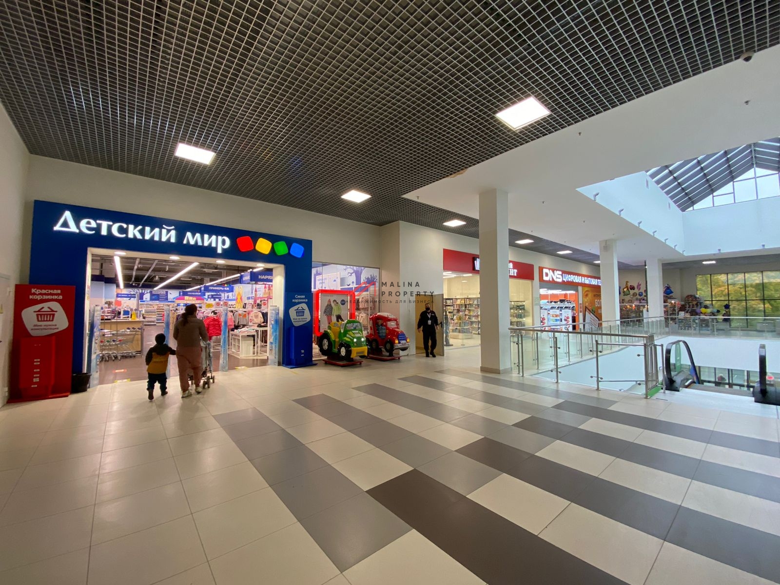 Продажа двух торгово-офисных центров в поселке "Малаховское озеро" 