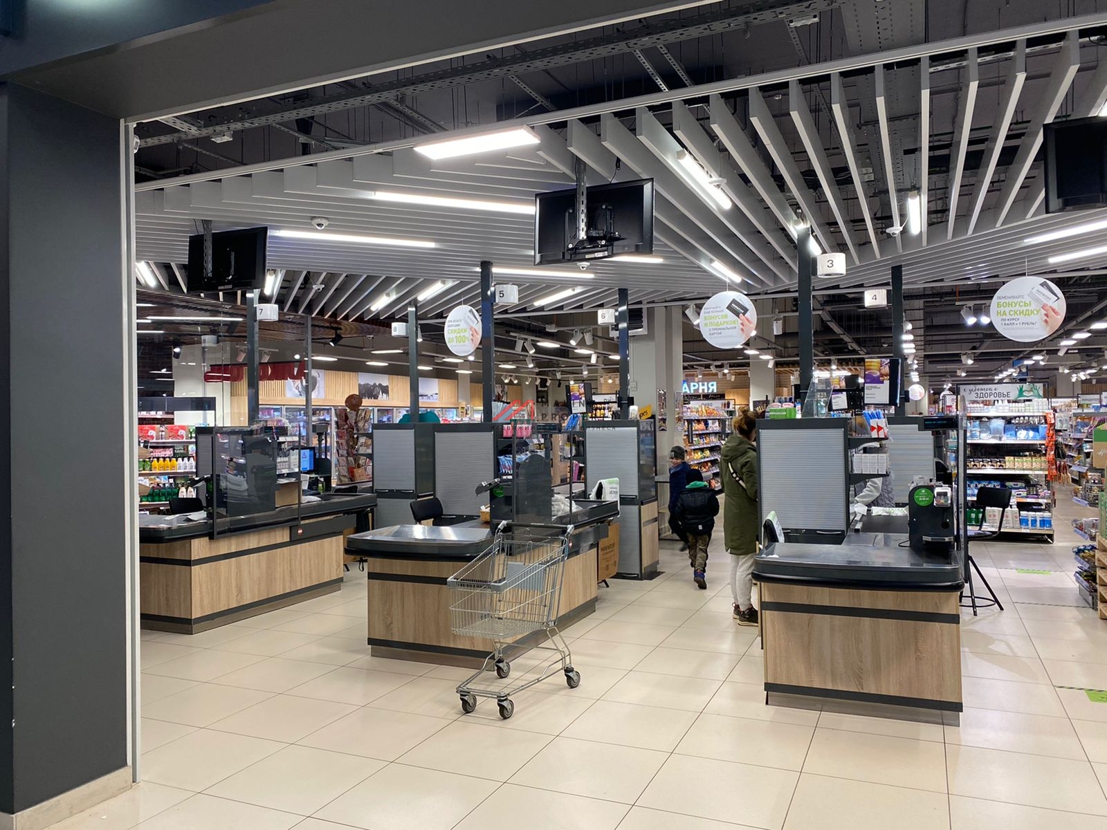 Продажа двух торгово-офисных центров в поселке "Малаховское озеро" 