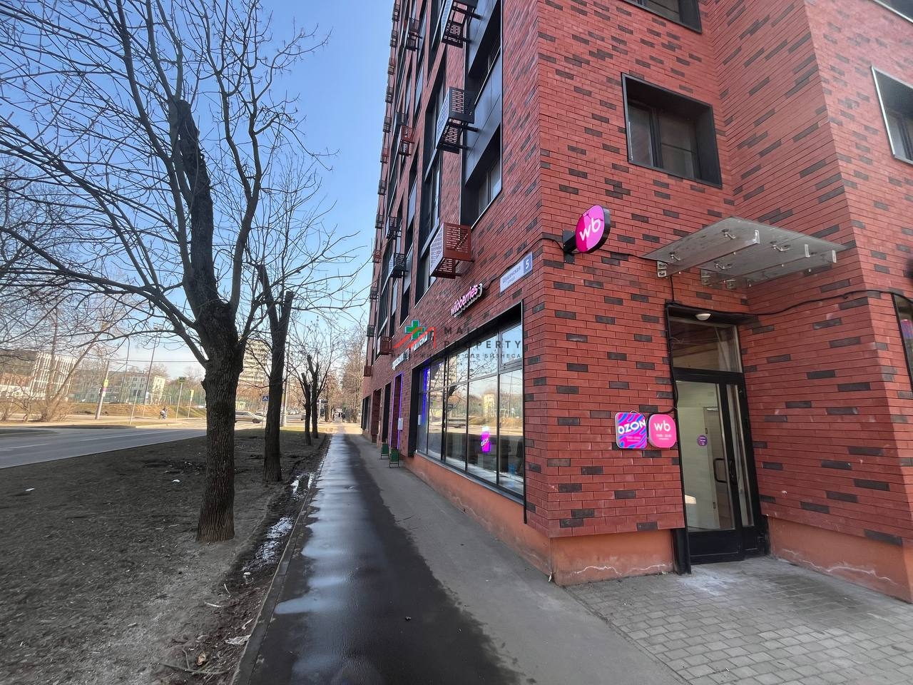 Продажа торгового помещения с сетевыми арендаторами