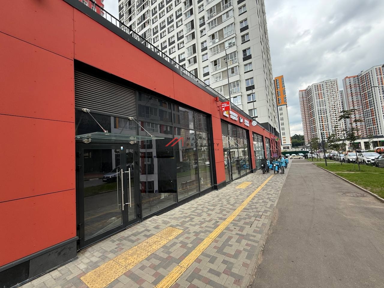 Продажа торгового помещения в ЖК "Спутник"