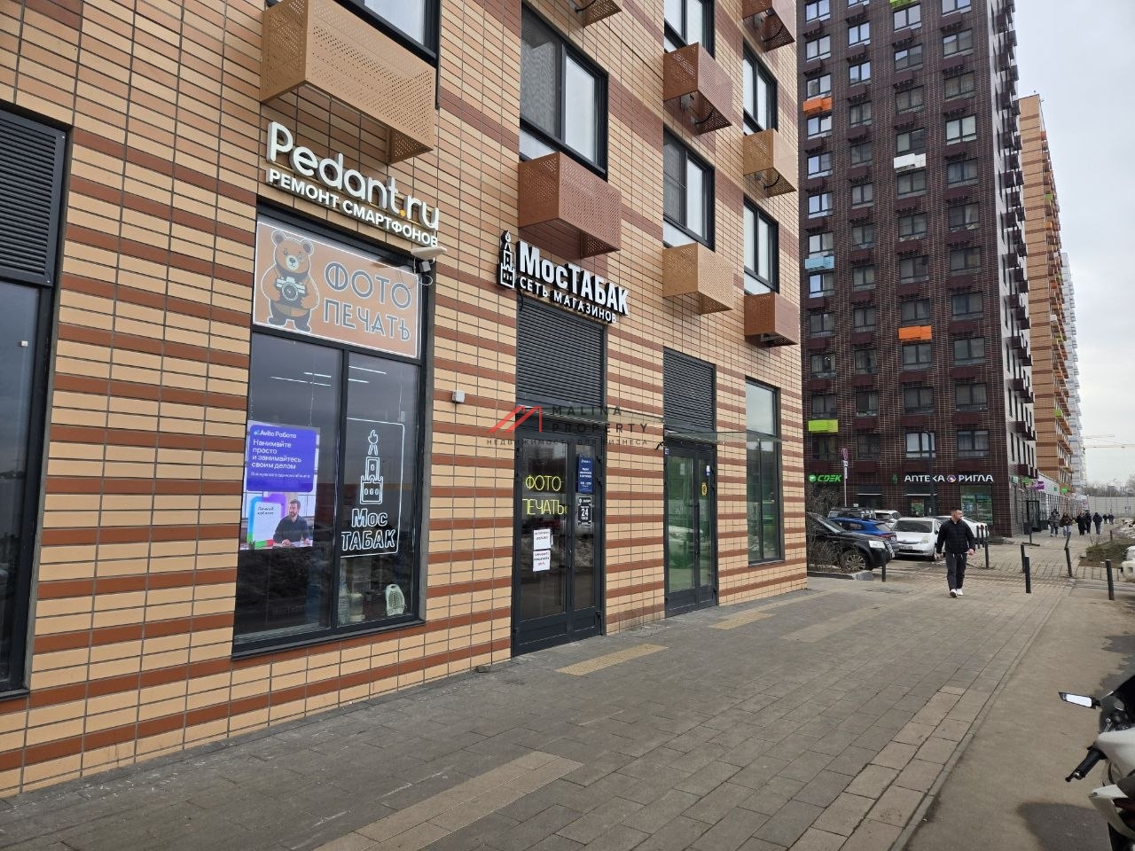 Продажа помещения с арендаторами в ЖК «Бунинские луга»