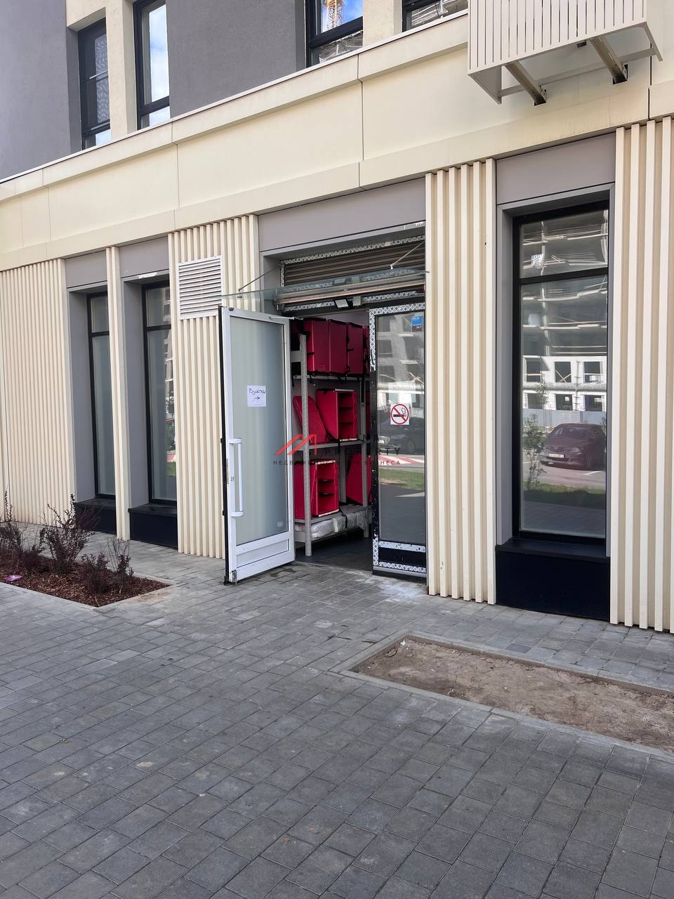 Продажа помещения с арендатором в жилом комплексе "Горки парк" 