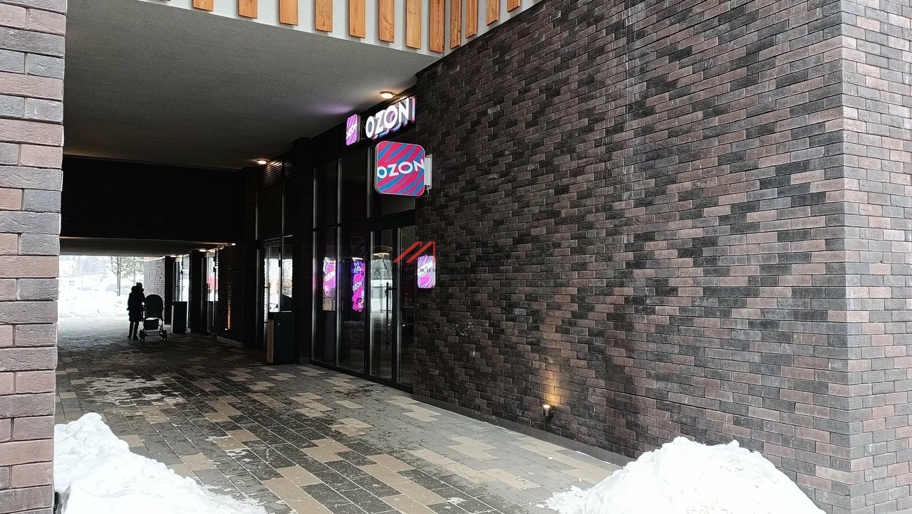 Продажа помещения с арендаторами в ЖК "Пеpвый квaртал" 