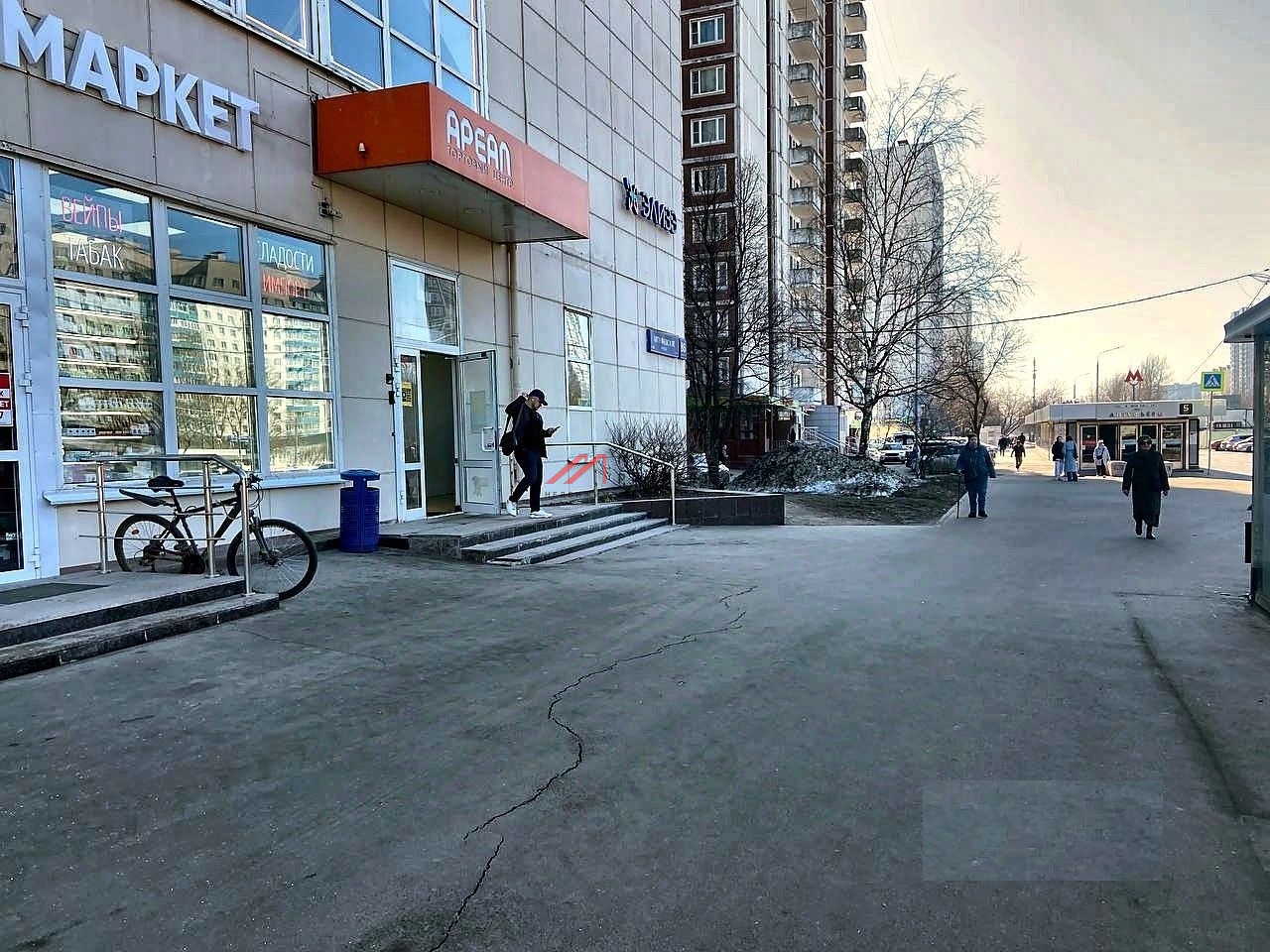 Продажа помещения с арендаторами в ТЦ "Ареал" 