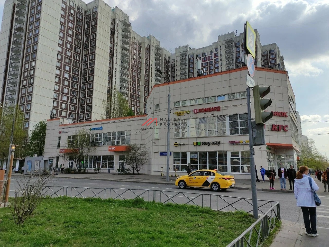 Продажа помещения с арендаторами в ТЦ "Ареал" 