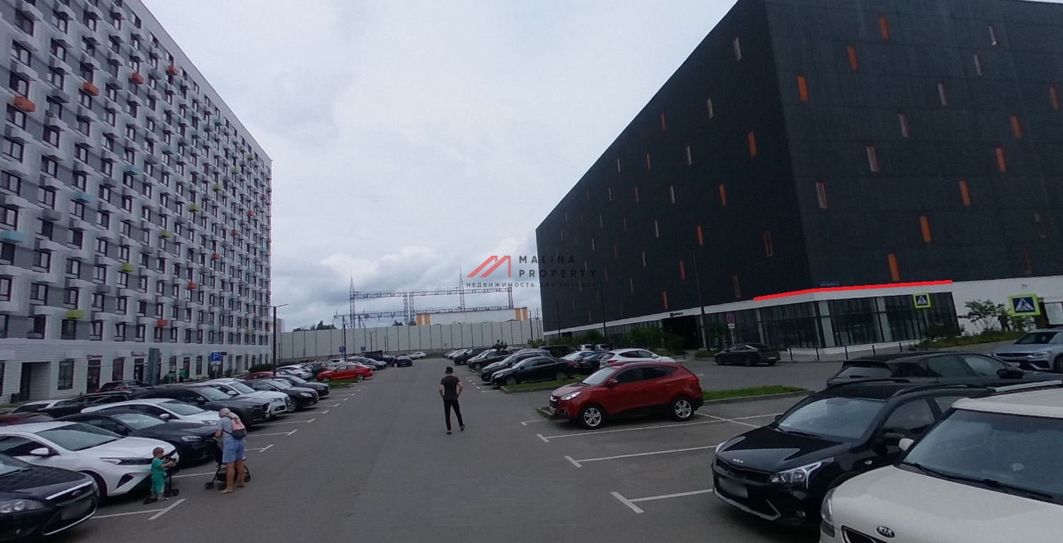 Аренда торгового помещения в здании паркинга 