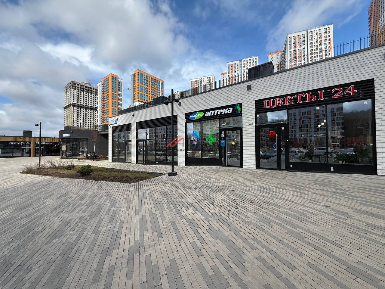 Продажа торгового помещения в ЖК "Спутник"