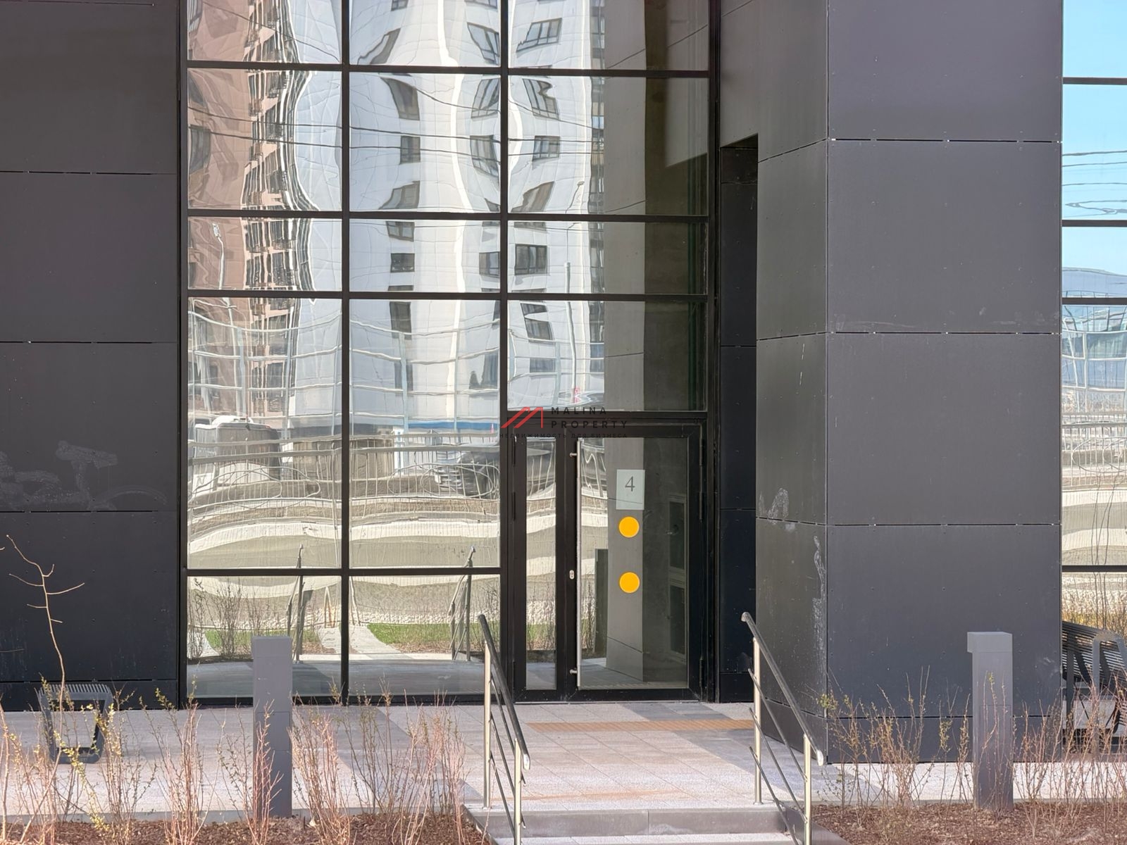 Аренда помещения на 1-й линии ЖК