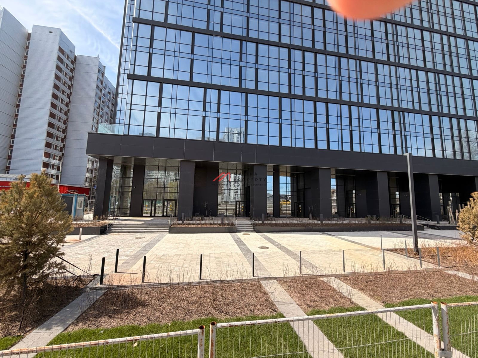 Аренда помещения на 1-й линии ЖК