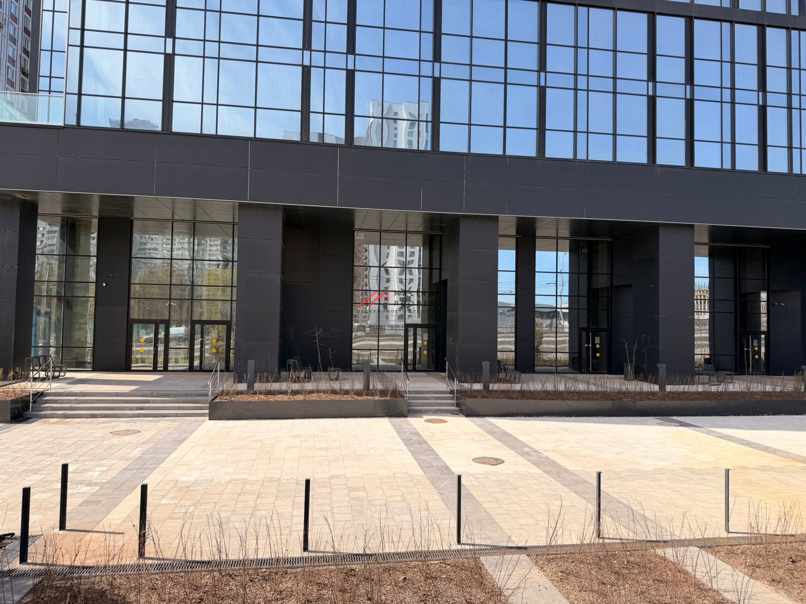 Аренда помещения на 1-й линии ЖК