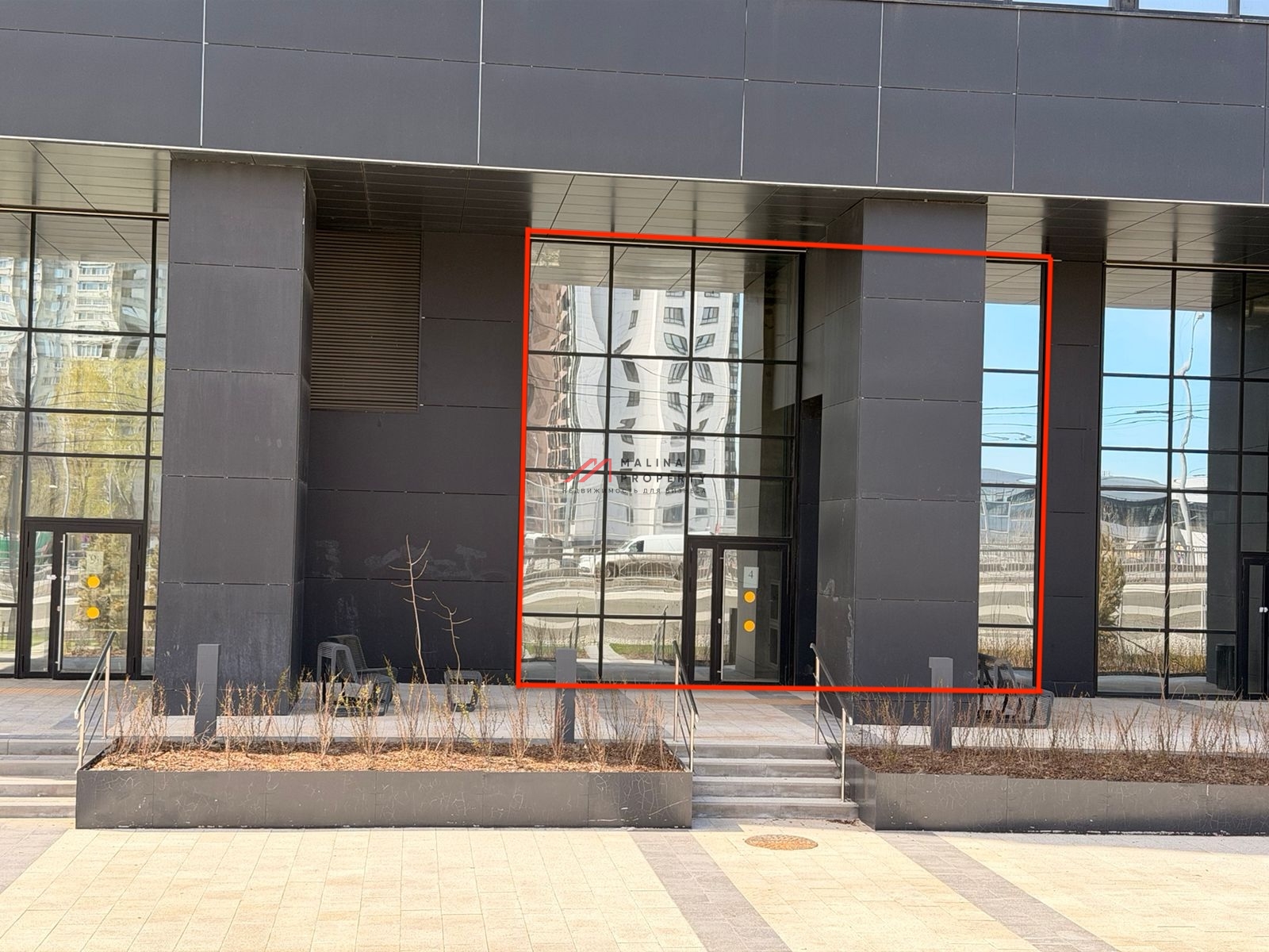 Аренда помещения на 1-й линии ЖК