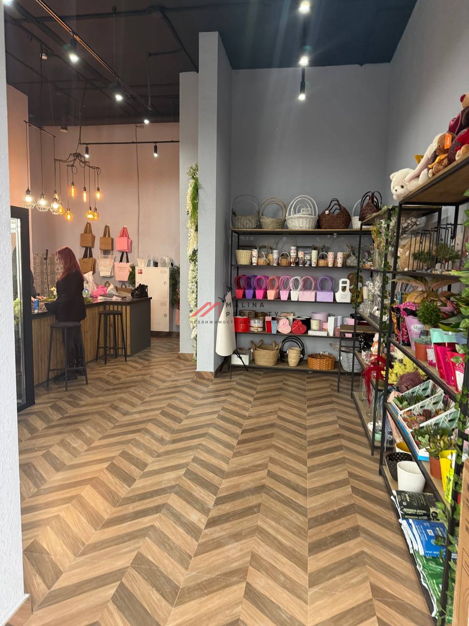 Продажа помещение с арендаторами в ЖК "Середневский Лес" 