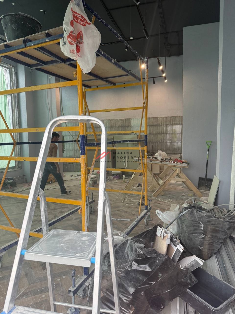 Продажа помещение с арендаторами в ЖК "Середневский Лес" 