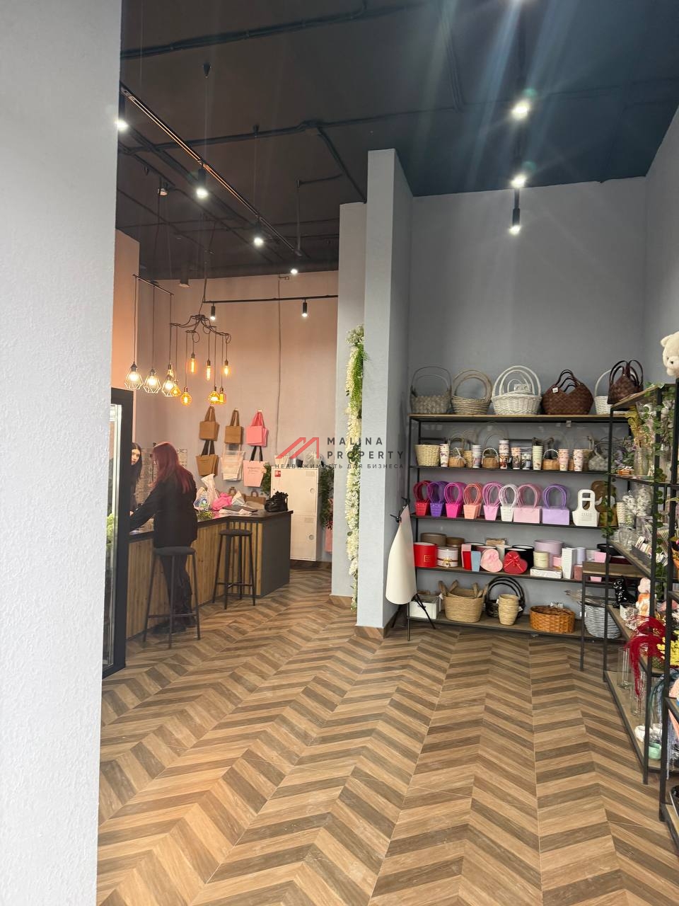 Продажа помещение с арендаторами в ЖК "Середневский Лес" 