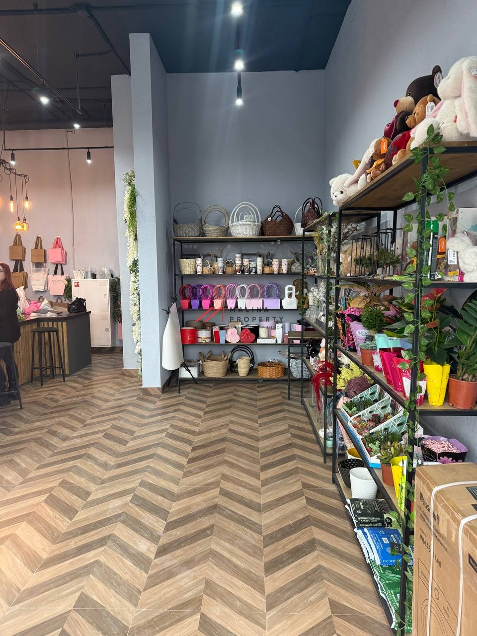 Продажа помещение с арендаторами в ЖК "Середневский Лес" 