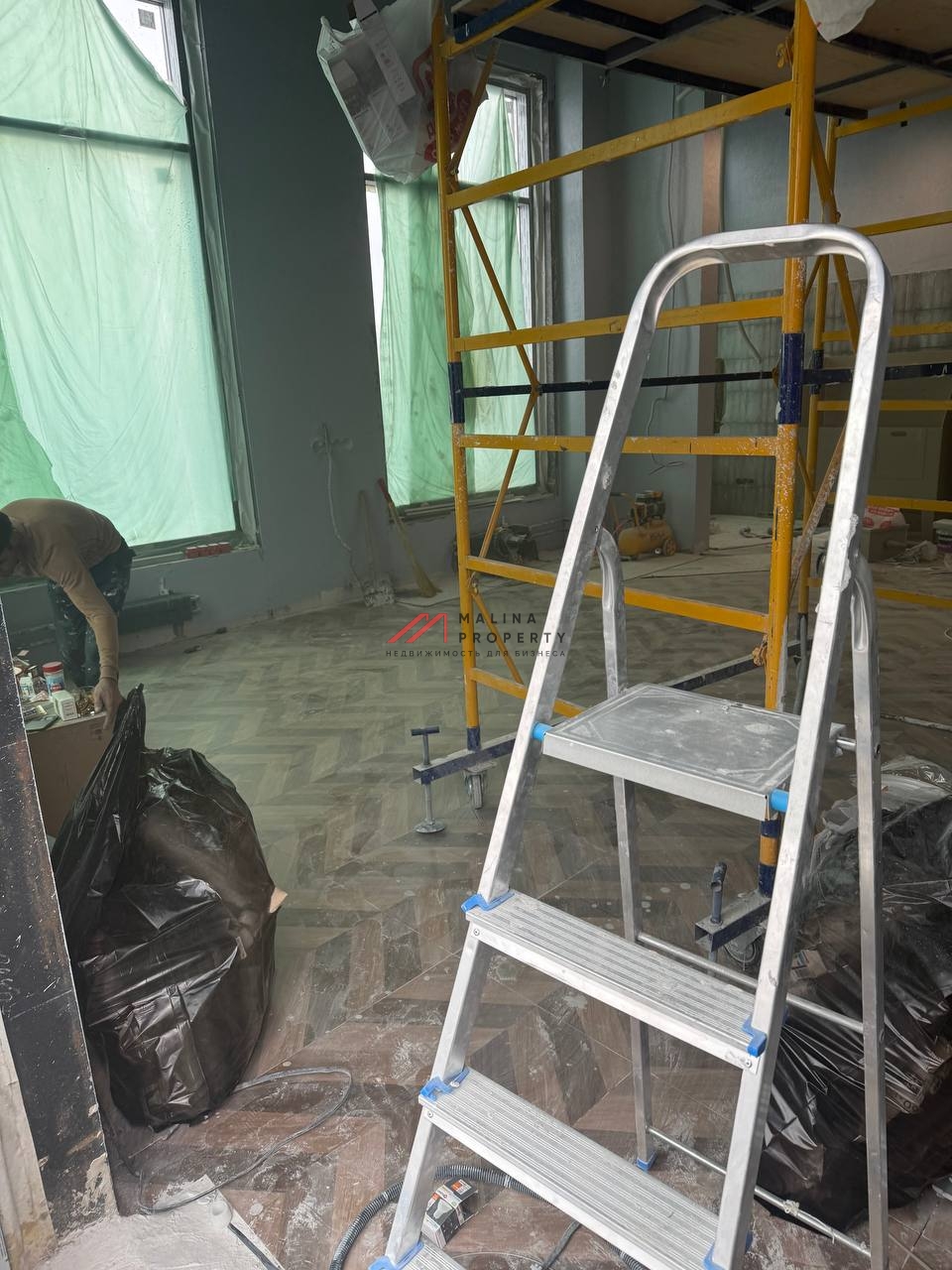 Продажа помещение с арендаторами в ЖК "Середневский Лес" 