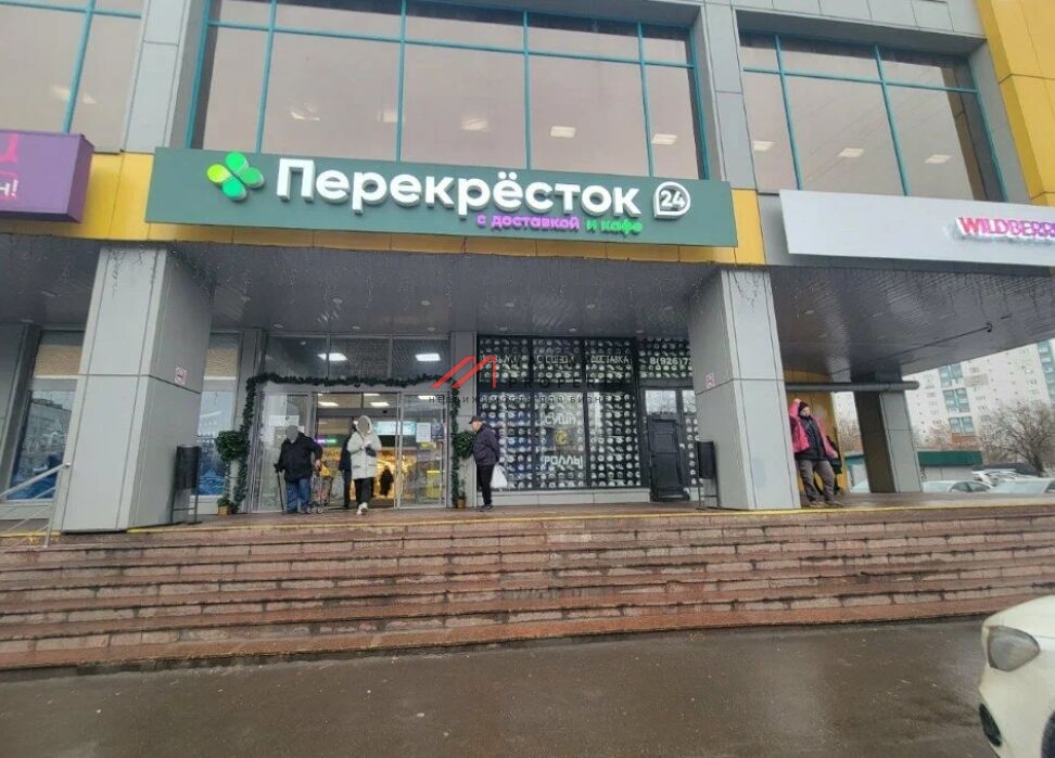 Продажа торгового помещения с супермаркетом Перекресток