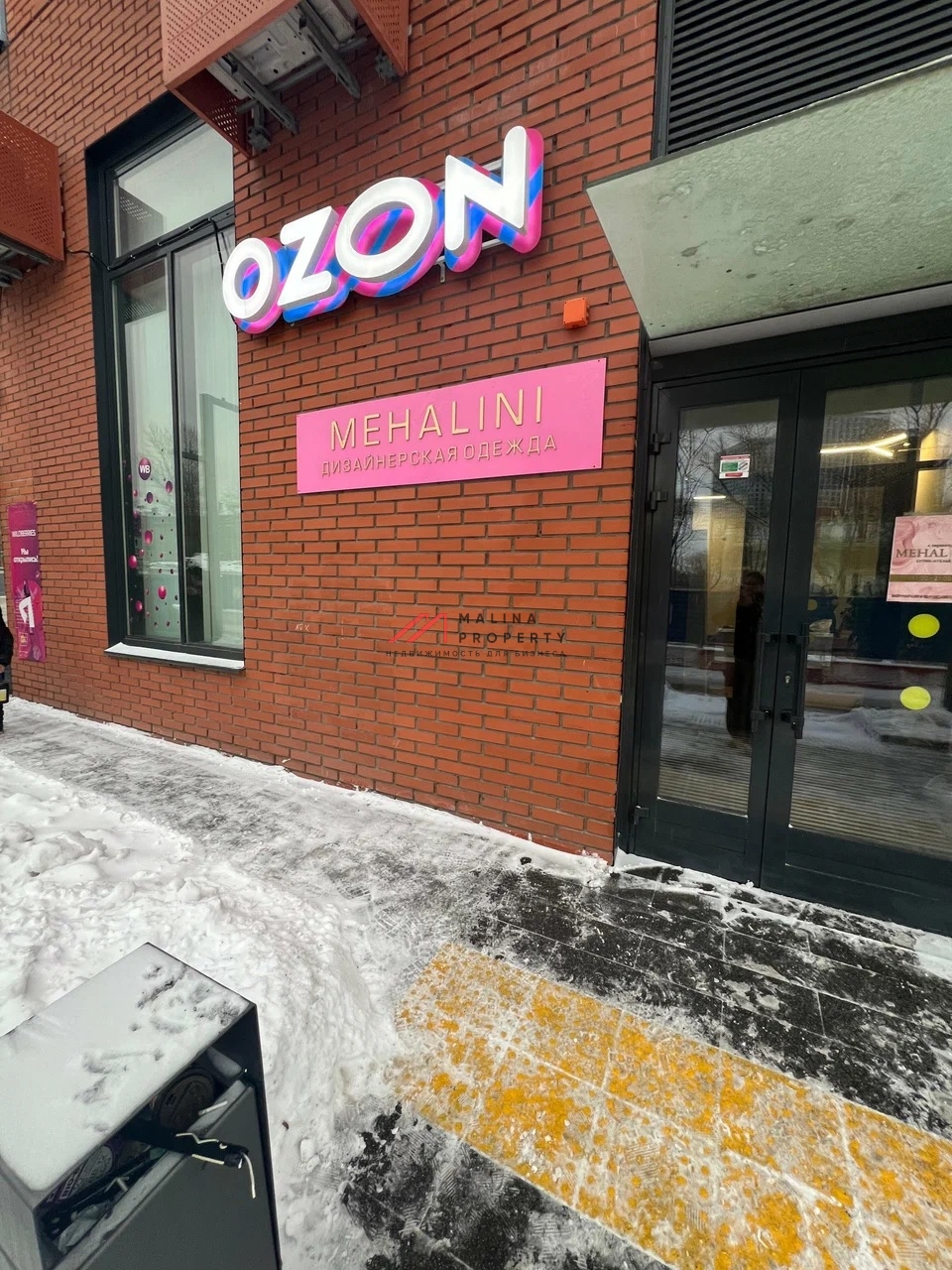 Продажа помещения с арендаторами в новом доме 